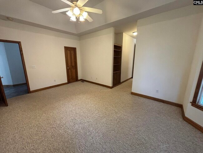 Building Photo - 527 Superior Cir