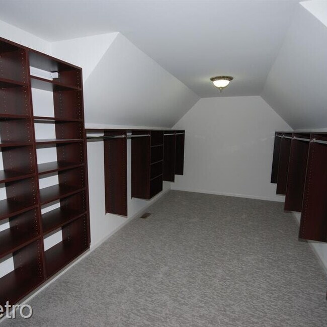 Building Photo - 5121 Parkgate Dr