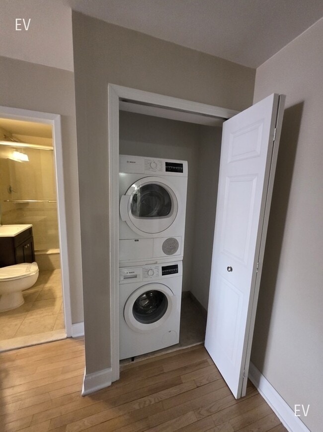 Building Photo - 310 Greenwich St