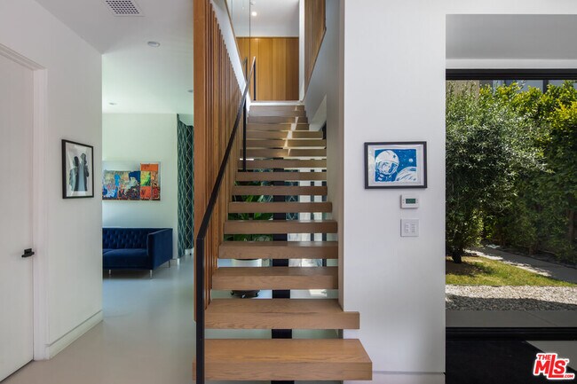 Building Photo - 631 N Curson Ave