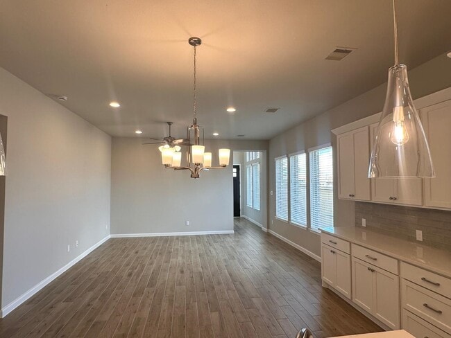 Building Photo - 6030 Cottontail Ln