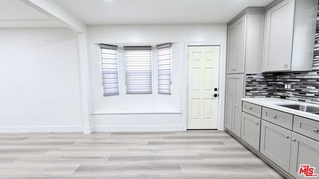 Building Photo - 11836 Rialto St