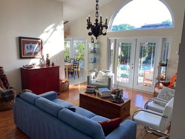 Building Photo - Florida living at its finest with the 2 bedrooms and 2 bathrooms plus a flex room home!
