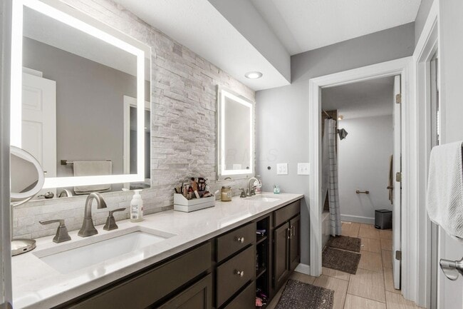 Building Photo - 6930 Avery Rd