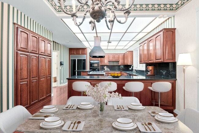 Building Photo - "Experience Luxury Living: Expansive 4-Bedroom Retreat Estate with Scenic Views and Elegant Finis...