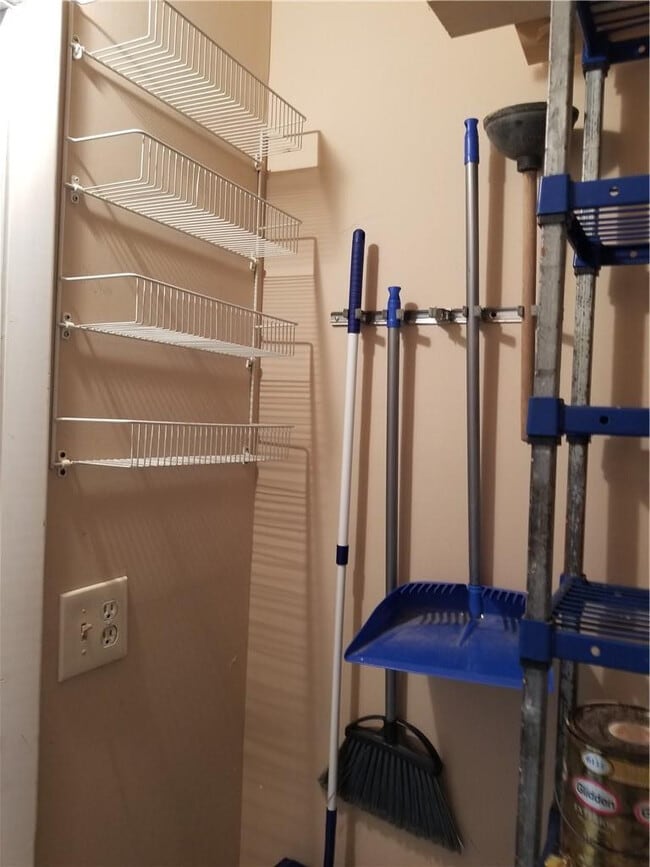 Building Photo - 430 Commodore Dr