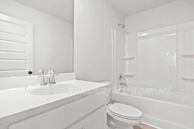 Building Photo - 658 Culpepper St