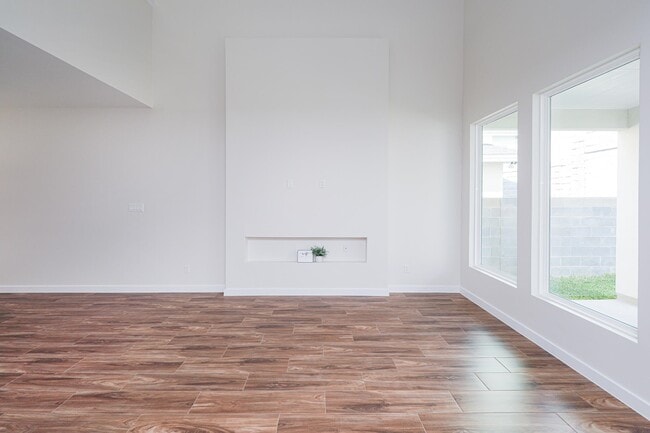 Building Photo - 7525 Cresta Bella St