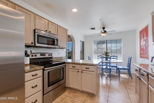 Building Photo - 2647 N Miller Rd