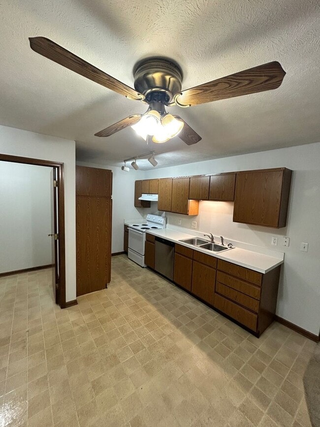 Building Photo - 254 Church St Ct