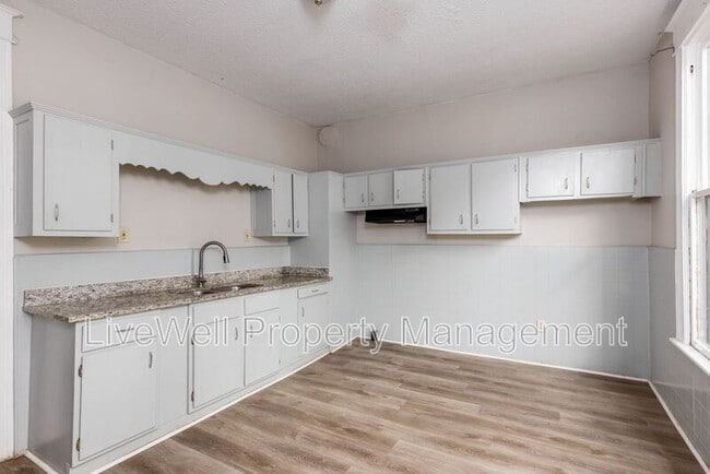 Building Photo - 4633 Court S