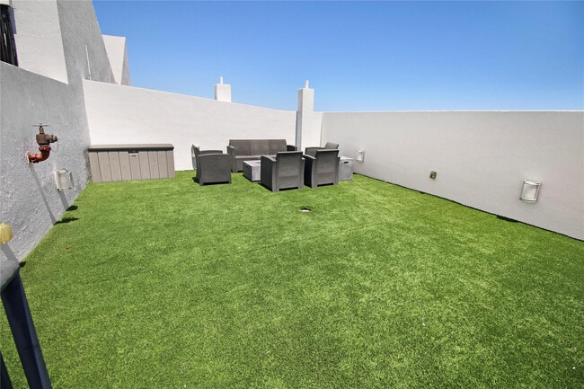 Building Photo - 301 Hendricks Isle