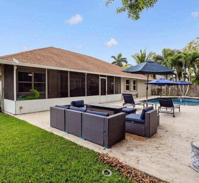 Building Photo - 13885 Sheffield St