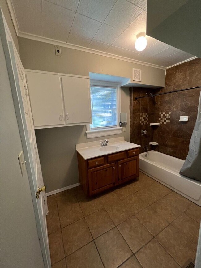 Building Photo - 4216 W Penn Ave