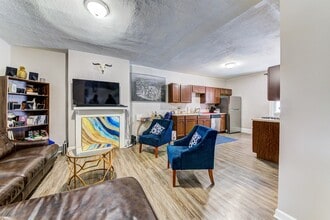 Building Photo - Available August  2026 - Beautiful 2.5 Bedroom, 1 Bath Home in Mt. Washington Area!