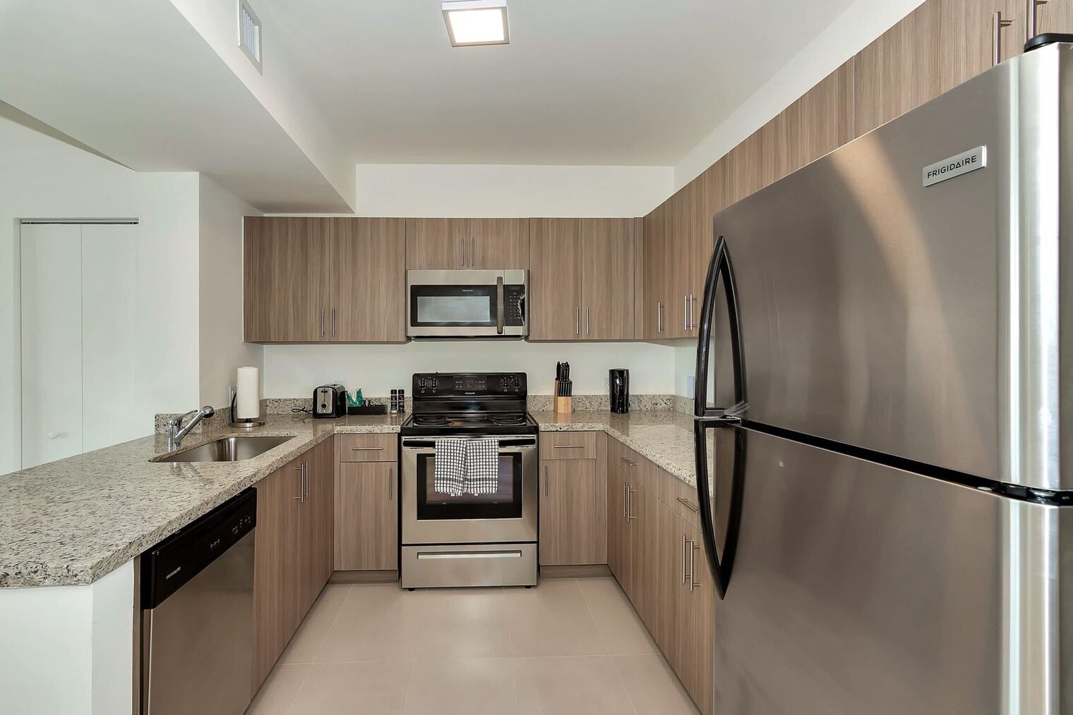 Building Photo - 1710 SW 27th Ave