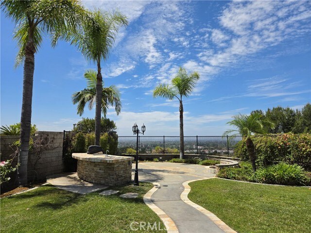 Building Photo - 17568 Cloverdale Way