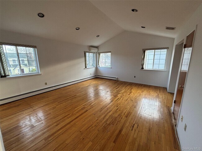 Building Photo - 31 Woodward St