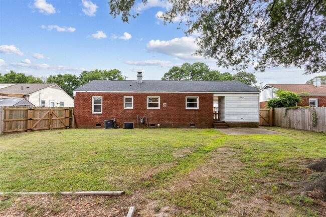 Building Photo - Charming brick rancher with modern kitchen...
