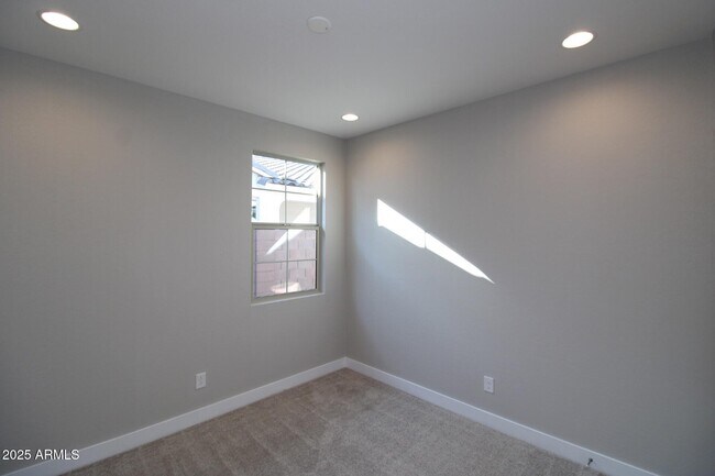 Building Photo - 5716 S Romano