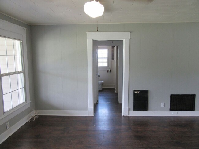 Building Photo - 708 S Hwy 22 A