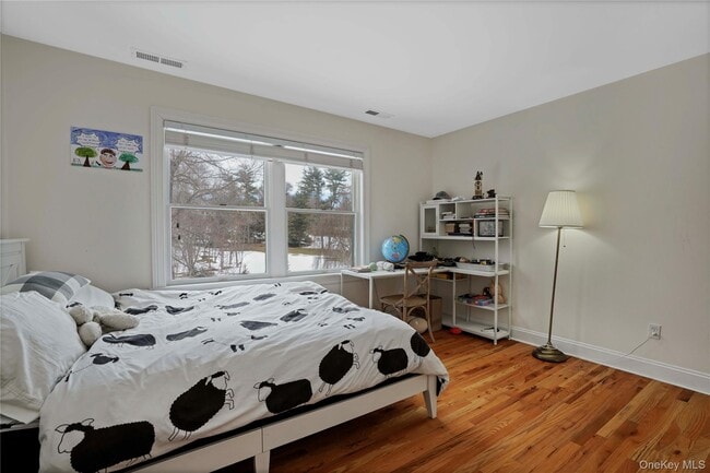 Building Photo - 484 Rosedale Ave