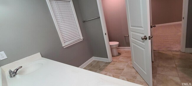 Building Photo - 529 Buhrstone Dr