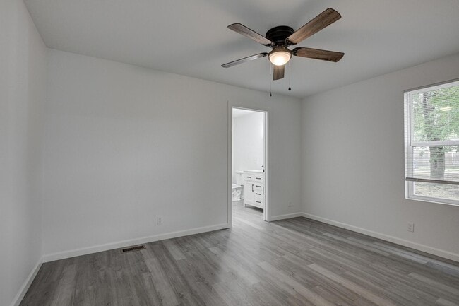 Building Photo - 2123 S Porter Ave