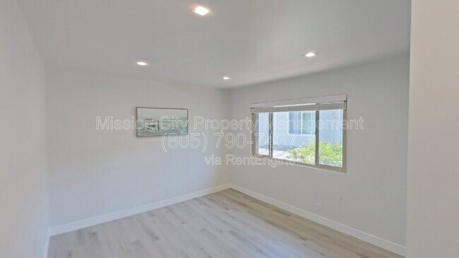 Building Photo - 250 Ash Ave