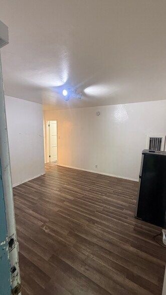 Building Photo - 1701 Nichols Canyon Rd