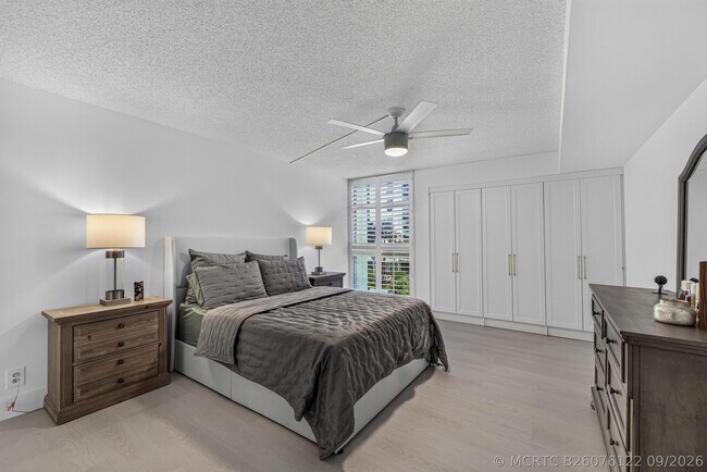 Building Photo - 1370 S Ocean Blvd