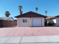 Building Photo - Beautifully Updated 3-Bedroom with an Ente...