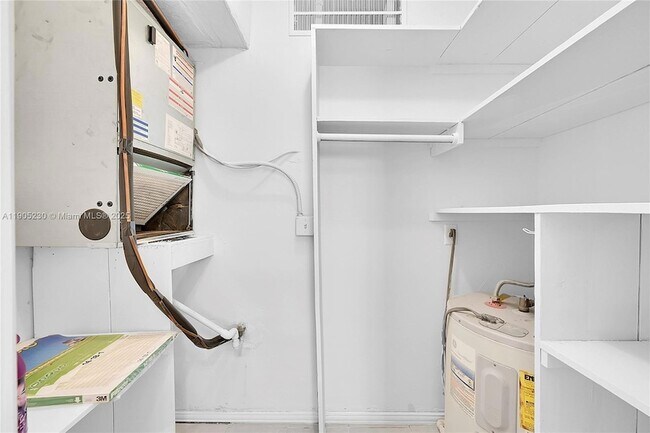 Building Photo - 3217 NE 11th St