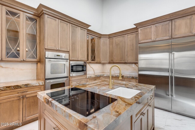 Building Photo - 8303 N 61st Pl