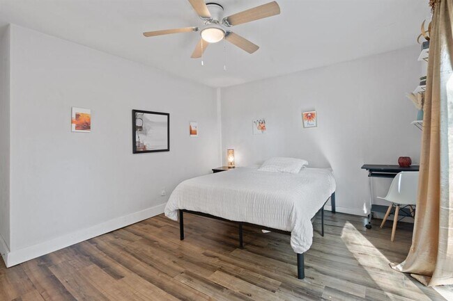 Building Photo - 2603 Parker Ln