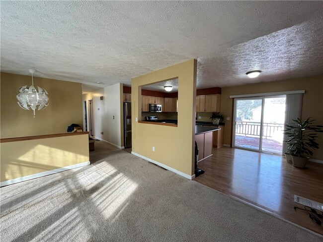 Building Photo - 28 Willow Dr