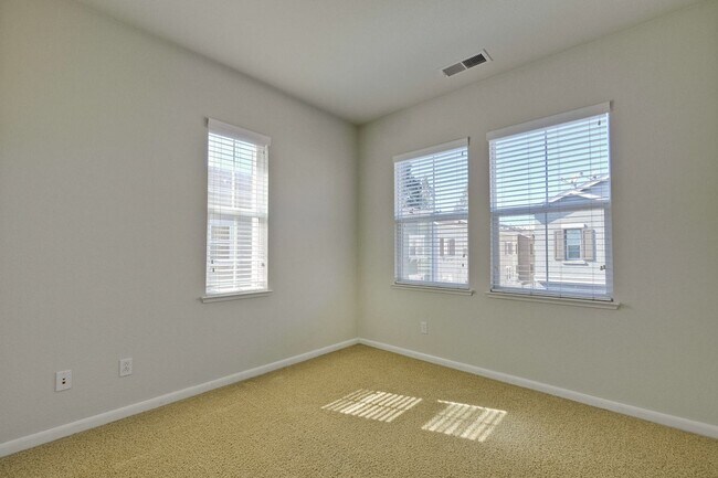 Building Photo - Wow! What a Great Home! Available Now!