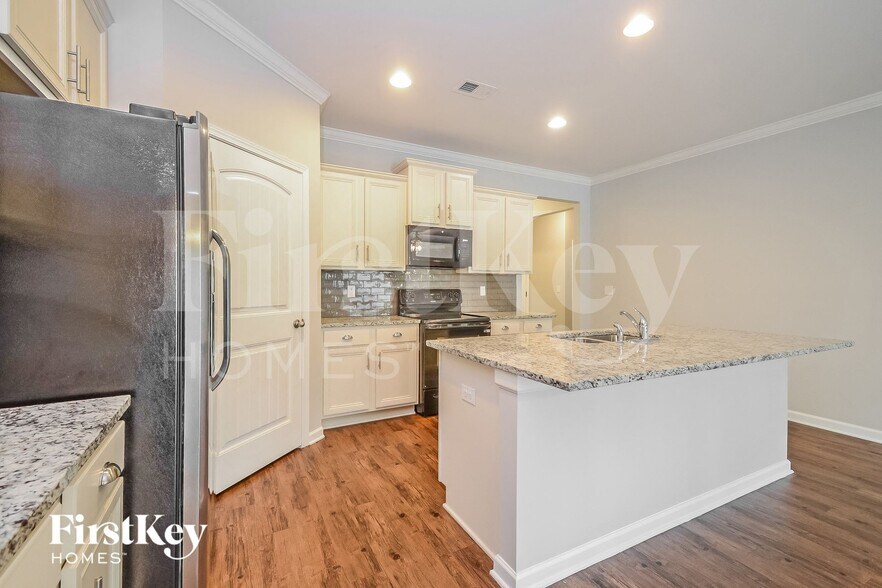 Building Photo - 5056 Bella Ct