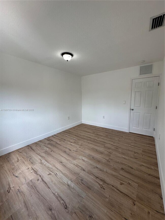 Building Photo - 3123 NW 22nd Ct