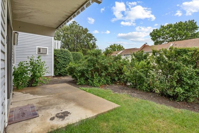 Building Photo - 3100 Bayside Dr