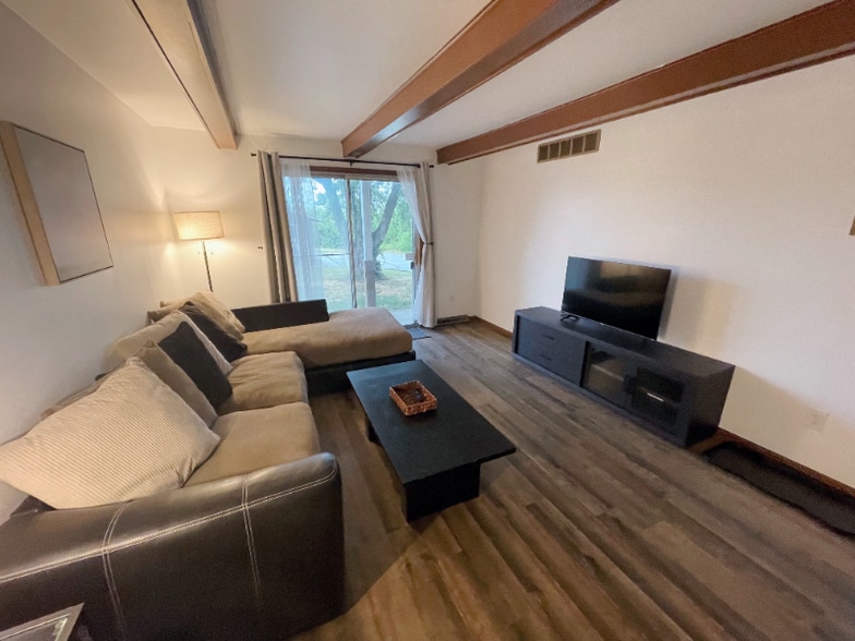 Building Photo - 2417 Quail Dr