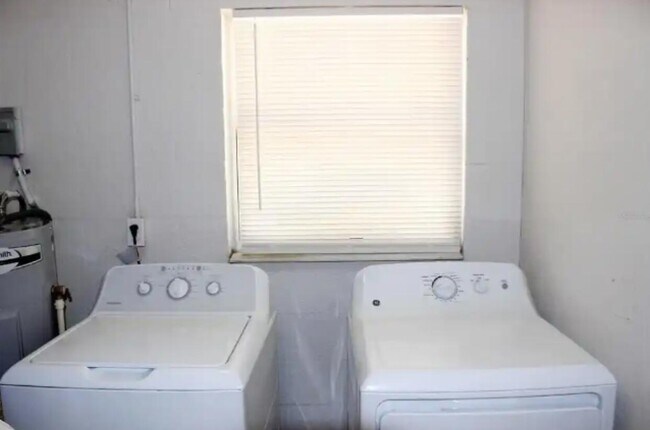 Building Photo - 15144 Jeanie Ln