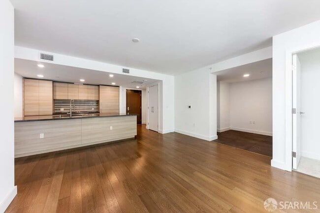 Building Photo - 708 Long Bridge St