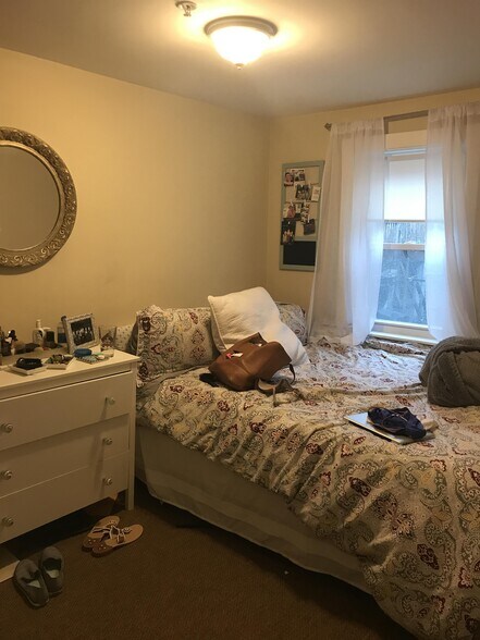 Building Photo - 266 Gold St