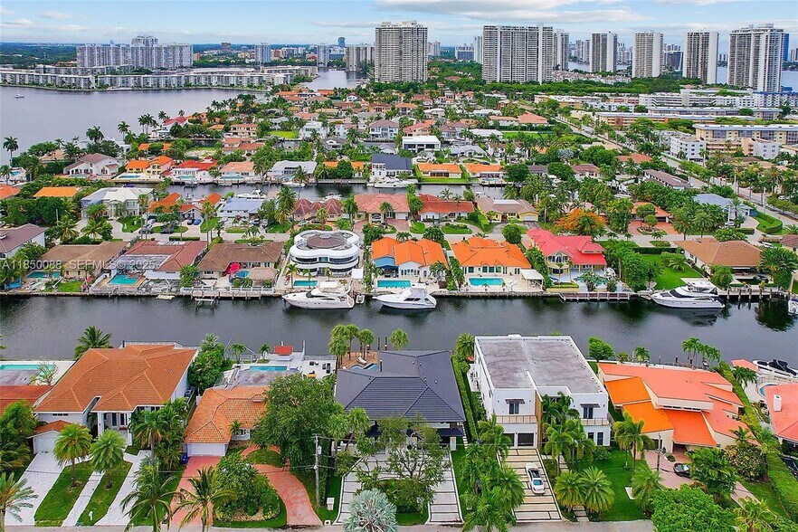 Building Photo - 3251 NE 164th St