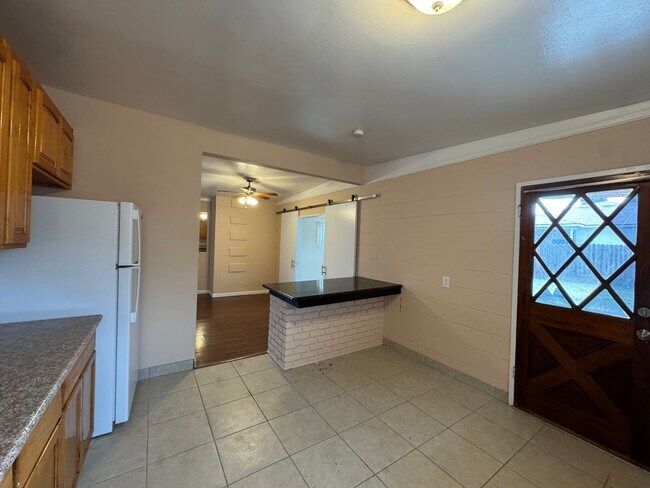 Building Photo - 2654 E Saginaw Way