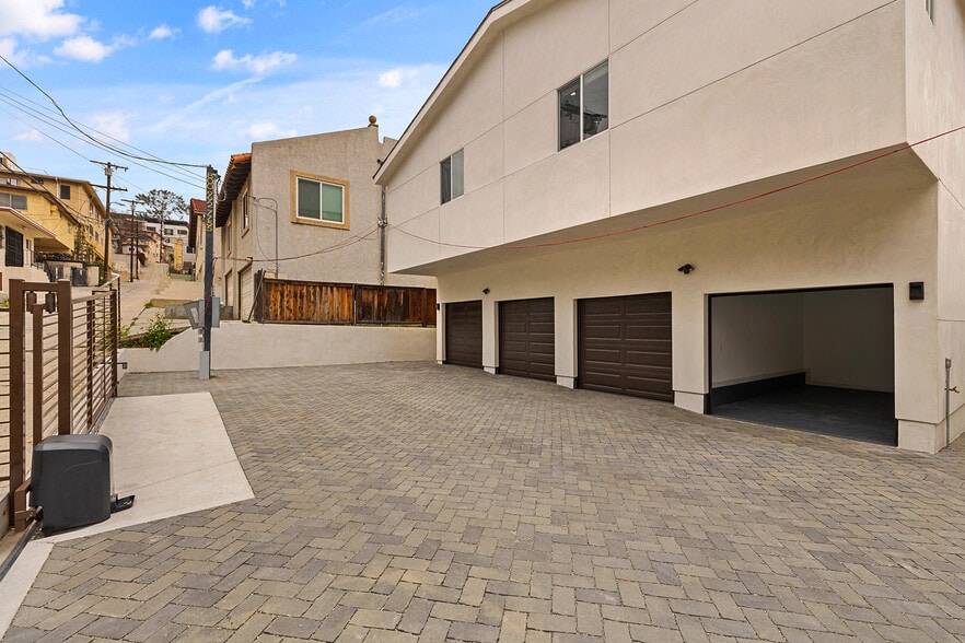 Building Photo - 917 N Beaudry Ave