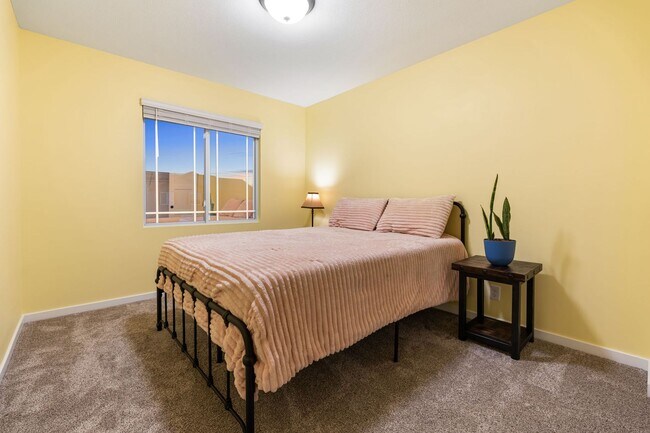 Building Photo - 3 bed, 2 bath home built in 2023