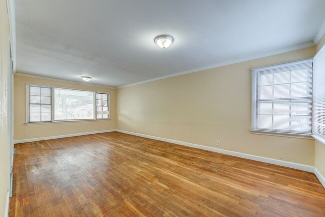 Building Photo - Charming 3-Bedroom Home with Garage, Basement & Fenced Backyard