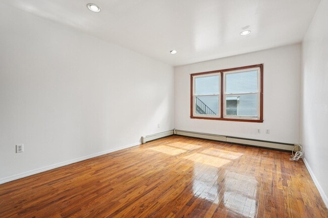 Building Photo - 105 Beacon Ave